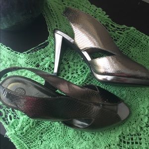 HIGH HEELS
